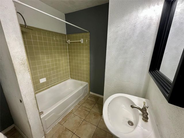 13517 Castilian Drive 1, Houston, TX 77015