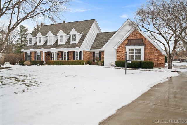730 Persimmon Drive, St. Charles, IL 60174