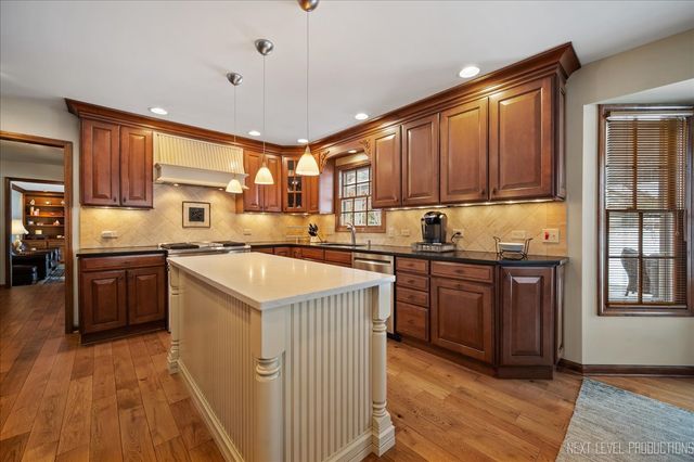 730 Persimmon Drive, St. Charles, IL 60174