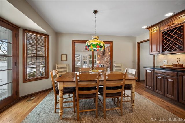 730 Persimmon Drive, St. Charles, IL 60174