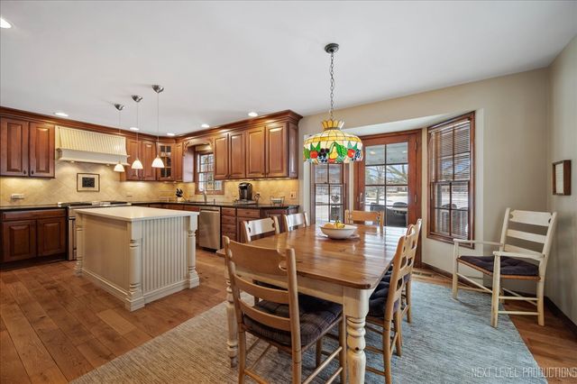 730 Persimmon Drive, St. Charles, IL 60174