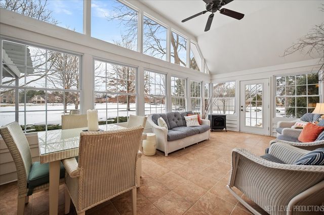 730 Persimmon Drive, St. Charles, IL 60174