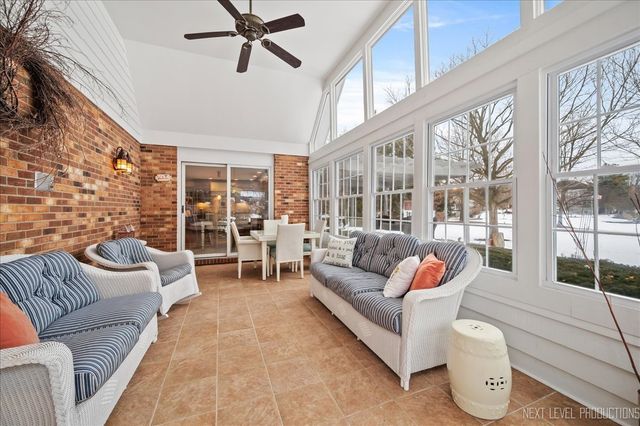 730 Persimmon Drive, St. Charles, IL 60174