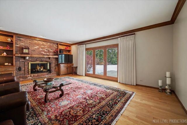 730 Persimmon Drive, St. Charles, IL 60174