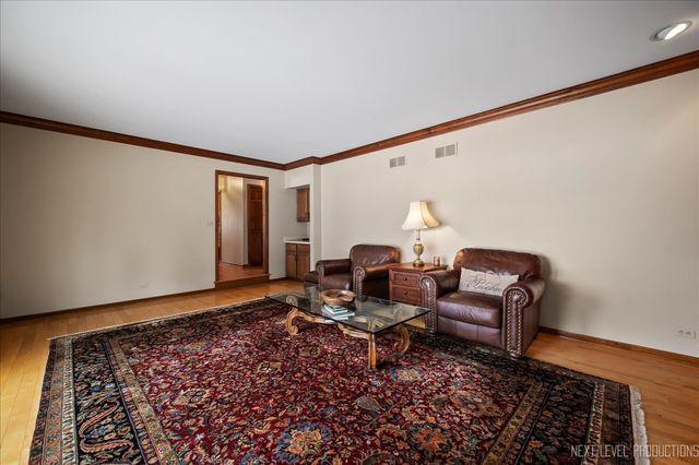 730 Persimmon Drive, St. Charles, IL 60174