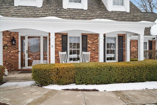 730 Persimmon Drive, St. Charles, IL 60174