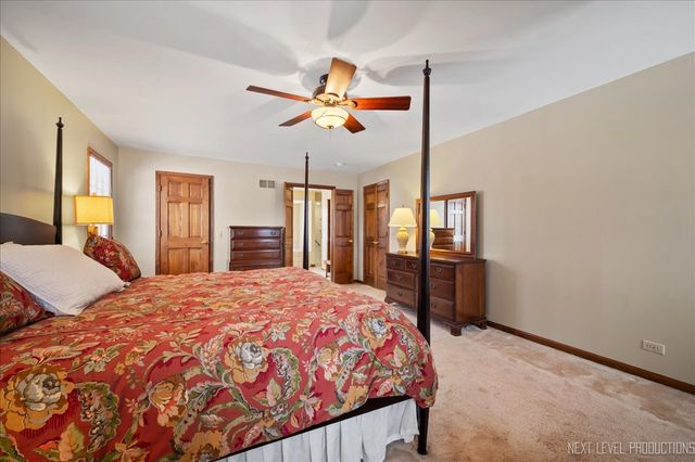 730 Persimmon Drive, St. Charles, IL 60174