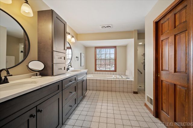 730 Persimmon Drive, St. Charles, IL 60174