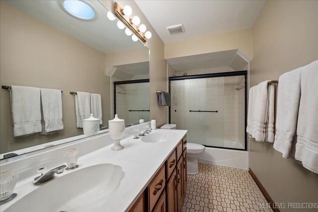 730 Persimmon Drive, St. Charles, IL 60174