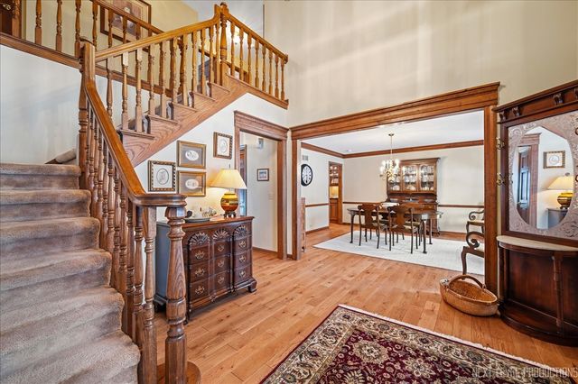 730 Persimmon Drive, St. Charles, IL 60174