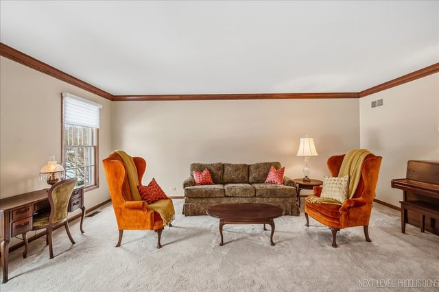 730 Persimmon Drive, St. Charles, IL 60174