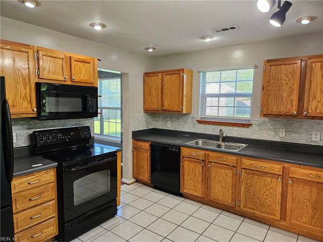 900 Shadow Tree WAY, Virginia Beach, VA 23452