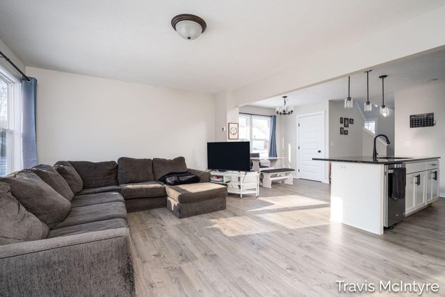 446 Windchime Drive Ne, Plainfield Twp, MI 49321