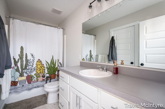 446 Windchime Drive Ne, Plainfield Twp, MI 49321