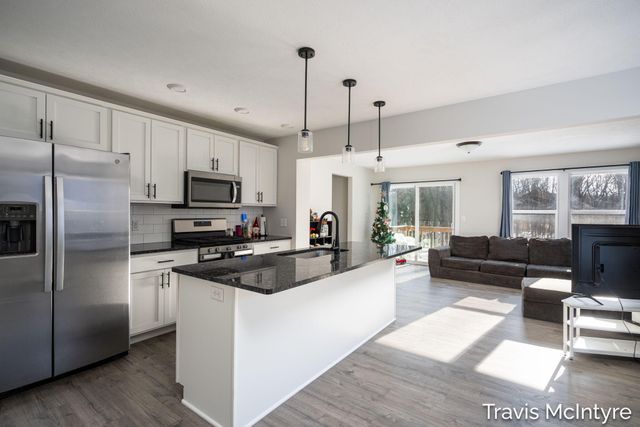 446 Windchime Drive Ne, Plainfield Twp, MI 49321