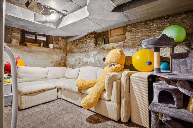 773 Hazelwood Ave, Greenfield, PA 15217