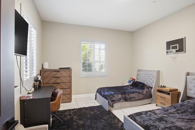 4474 Falcon Crest Way, Turlock, CA 95382