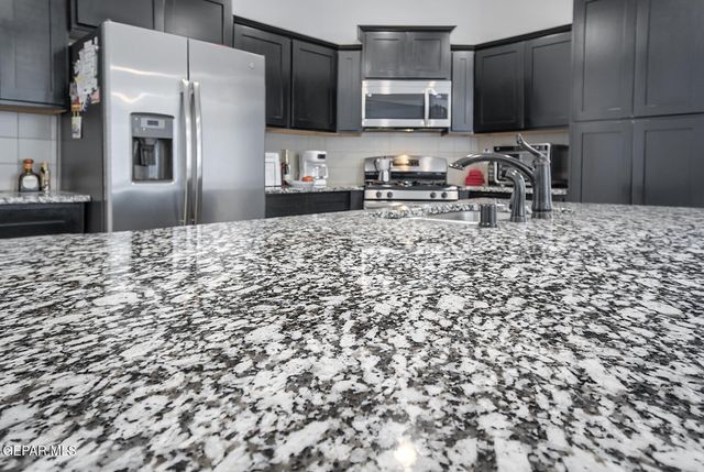 1496 VICTORIA MARIE Drive, El Paso, TX 79928