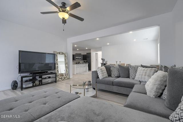 1496 VICTORIA MARIE Drive, El Paso, TX 79928