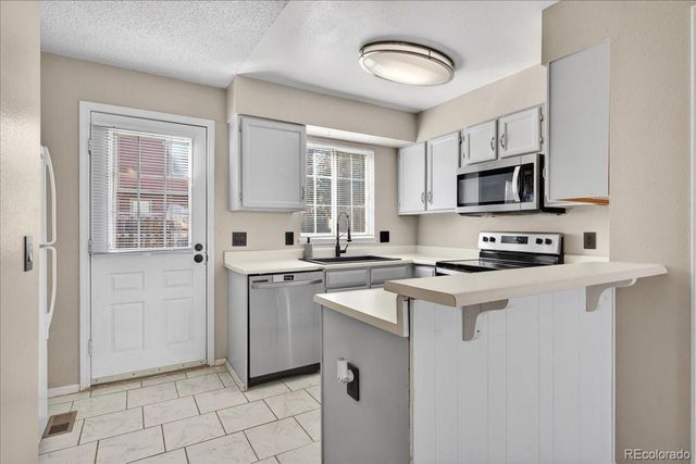 14344 E Hawaii Circle B, Aurora, CO 80012