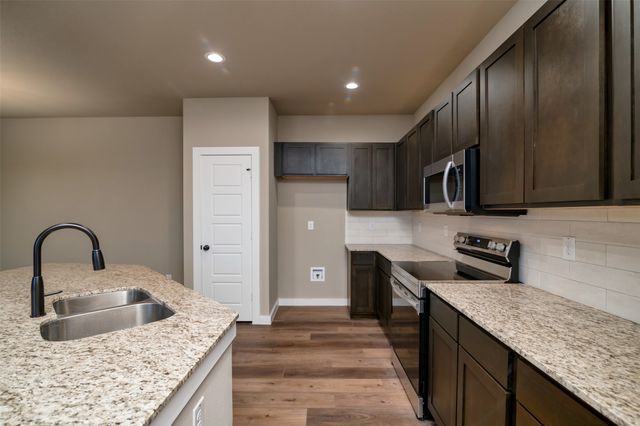 700-704 Harvest Moon Drive, Venus, TX 76084