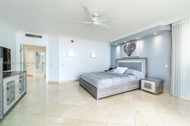 21050 Point Place 2601, Aventura, FL 33180