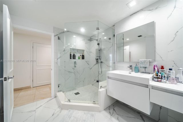 21050 Point Place 2601, Aventura, FL 33180