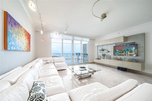 21050 Point Place 2601, Aventura, FL 33180