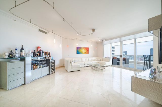 21050 Point Place 2601, Aventura, FL 33180