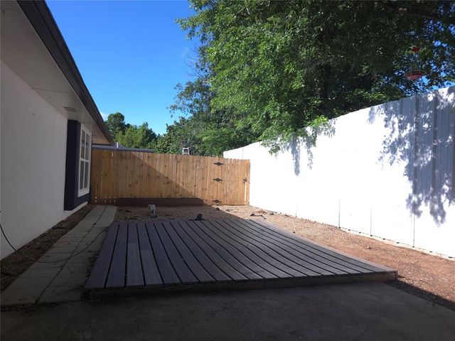 9009 Lakeaire Drive, Oklahoma City, OK 73132