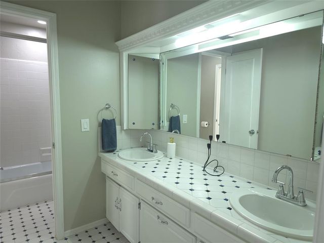 9009 Lakeaire Drive, Oklahoma City, OK 73132