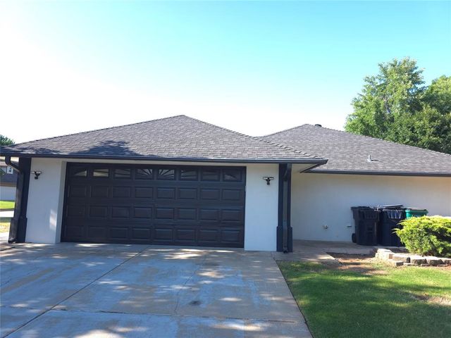 9009 Lakeaire Drive, Oklahoma City, OK 73132
