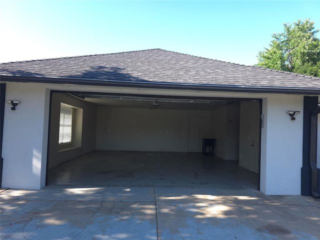 9009 Lakeaire Drive, Oklahoma City, OK 73132