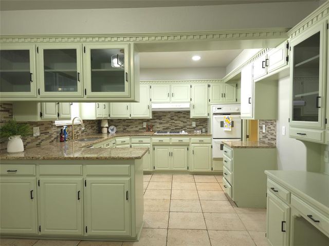 9009 Lakeaire Drive, Oklahoma City, OK 73132