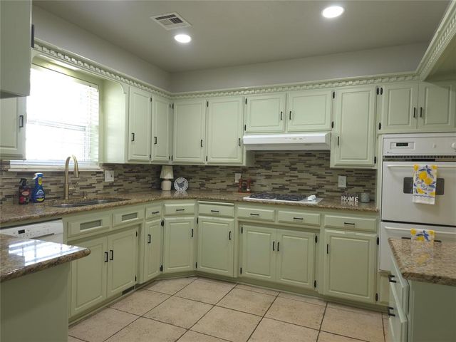 9009 Lakeaire Drive, Oklahoma City, OK 73132