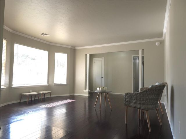 9009 Lakeaire Drive, Oklahoma City, OK 73132