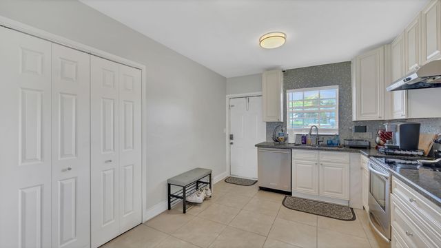 298 SE 6th Avenue 2, Pompano Beach, FL 33060