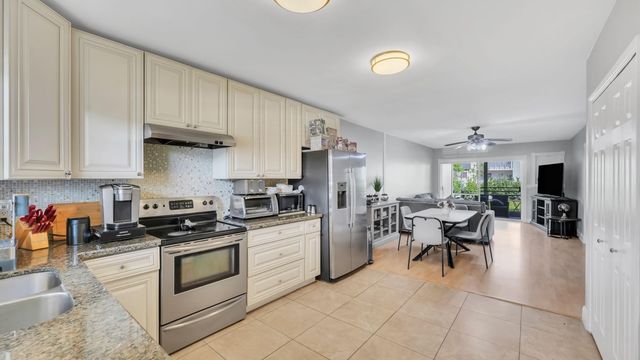 298 SE 6th Avenue 2, Pompano Beach, FL 33060