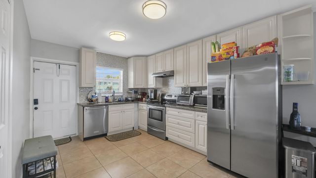 298 SE 6th Avenue 2, Pompano Beach, FL 33060