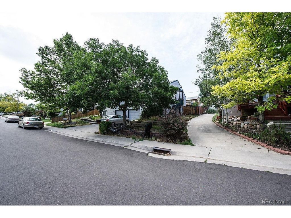 2265 W Hillside Ave, Englewood, CO 80110