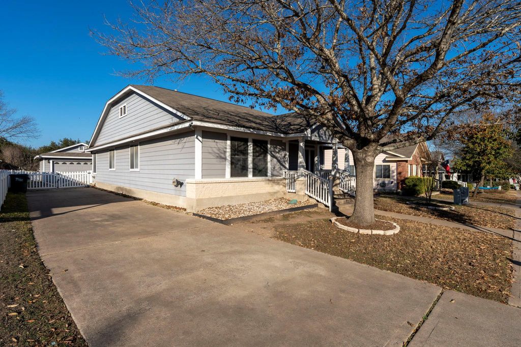 175 Wetzel, Kyle, TX 78640