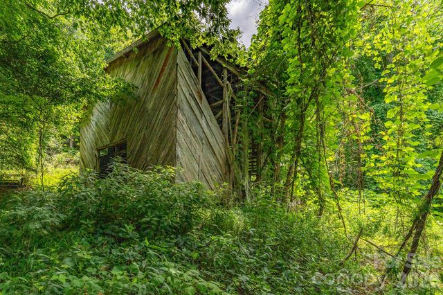789 Jarrett Cove Road, Marshall, NC 28753
