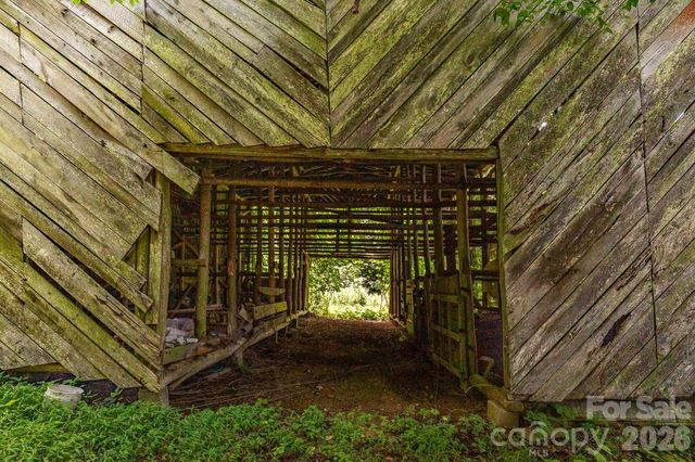 789 Jarrett Cove Road, Marshall, NC 28753
