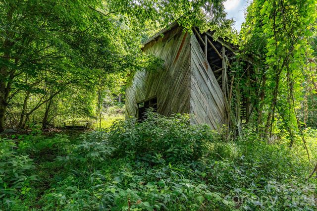 789 Jarrett Cove Road, Marshall, NC 28753