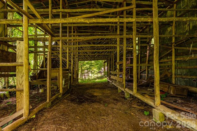789 Jarrett Cove Road, Marshall, NC 28753