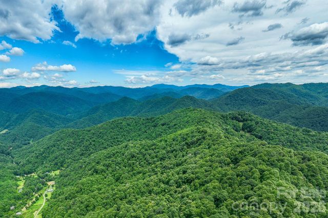 789 Jarrett Cove Road, Marshall, NC 28753
