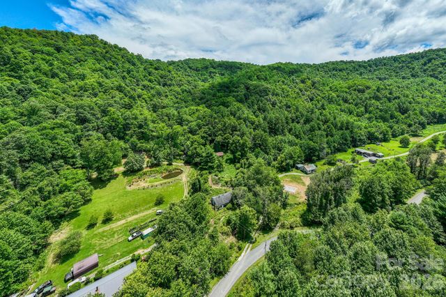 789 Jarrett Cove Road, Marshall, NC 28753