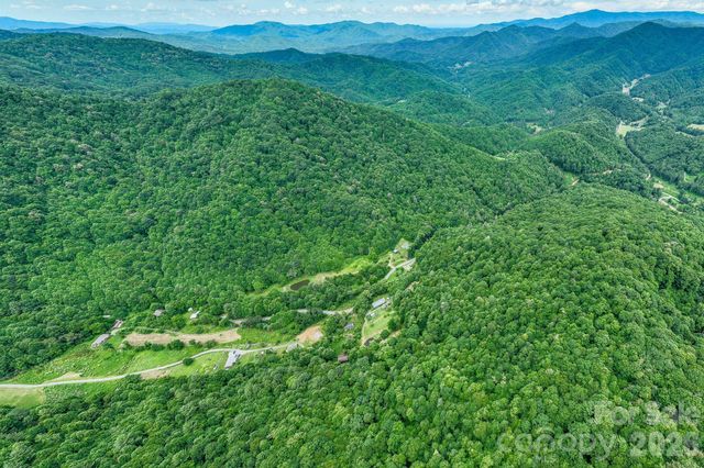 789 Jarrett Cove Road, Marshall, NC 28753