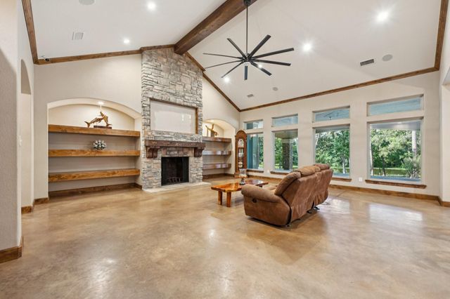 15450 Shady Oaks Drive, Stagecoach, TX 77355