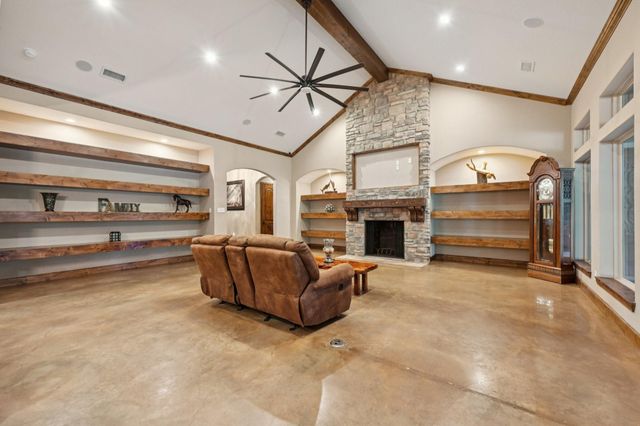 15450 Shady Oaks Drive, Stagecoach, TX 77355
